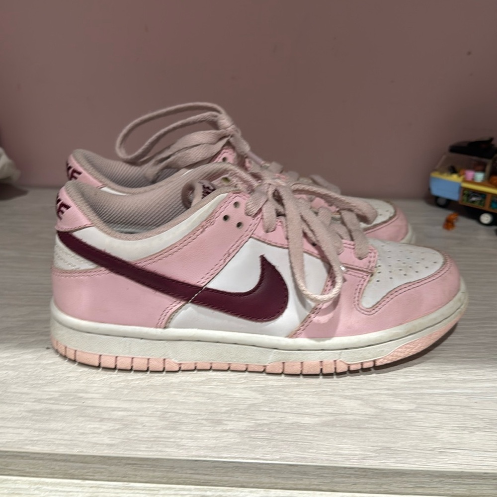 Girls Nikes